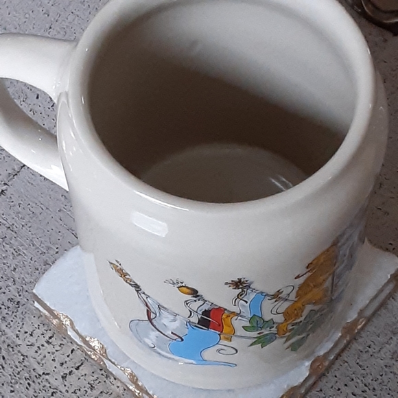 Munchen, Home of the Monks (Munich), Crest & Banners 5 1/4" Mug - Picture 5 of 7